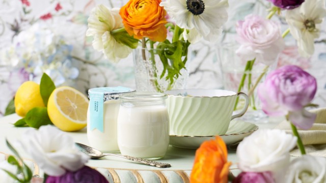 Petit pot of Maison Riviera lemon flavored yogurt with floral decoration