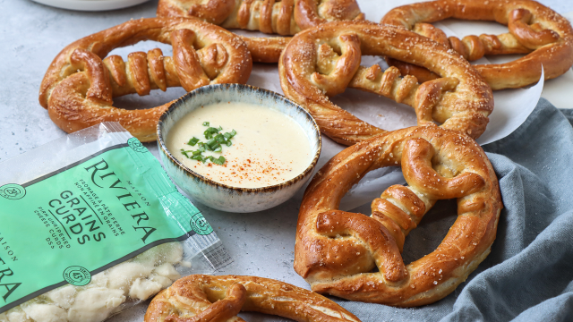 Bretzels Super Bowl et sauce au fromage